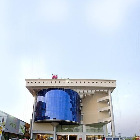 Lotus 8 Hotel 니둠바서리 외부 사진