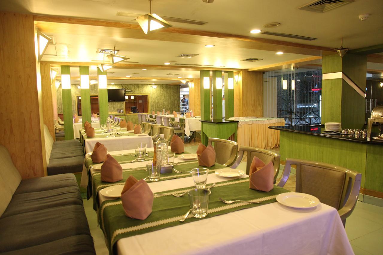 Lotus 8 Hotel 니둠바서리 외부 사진