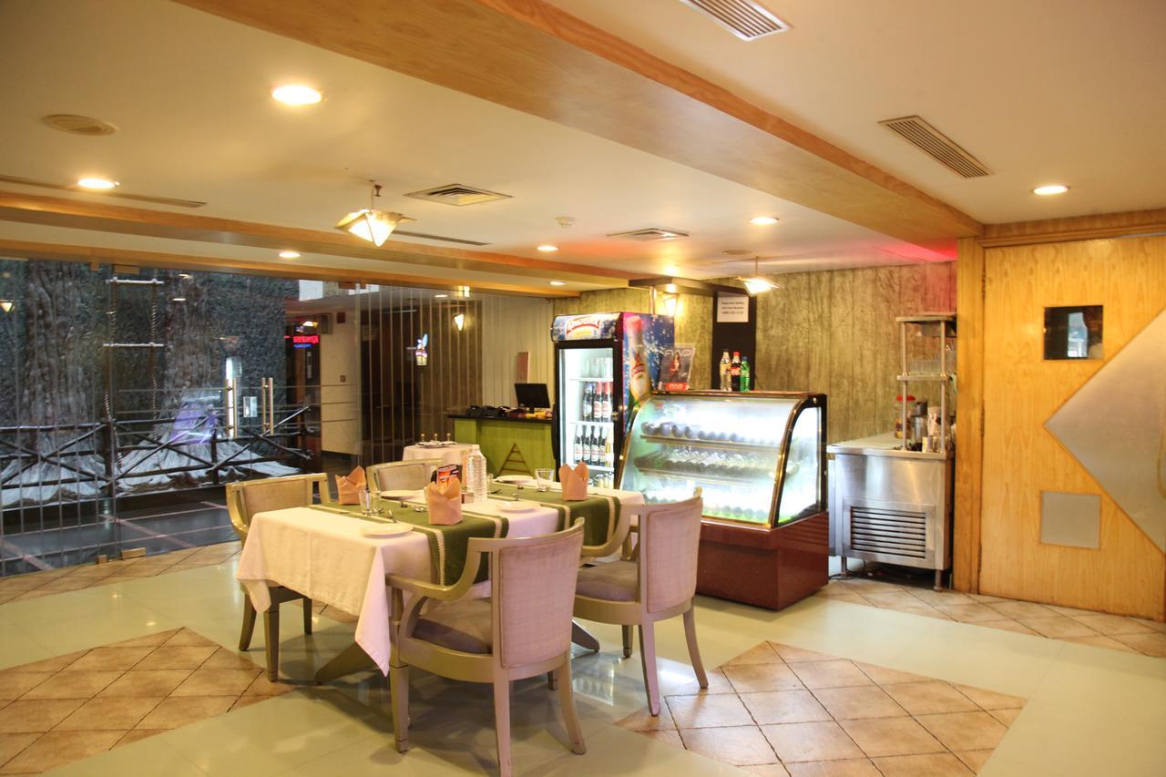 Lotus 8 Hotel 니둠바서리 외부 사진