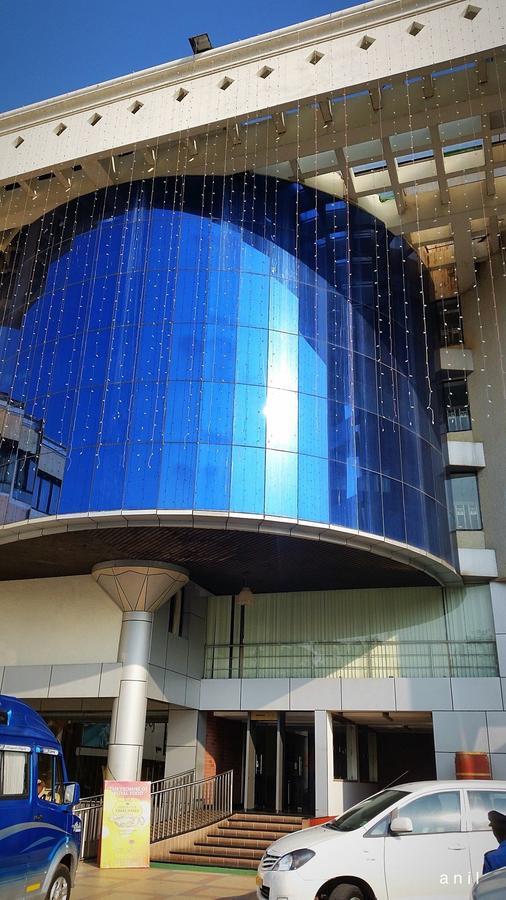 Lotus 8 Hotel 니둠바서리 외부 사진