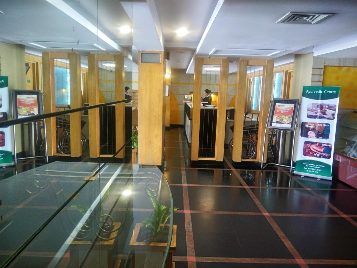 Lotus 8 Hotel 니둠바서리 외부 사진