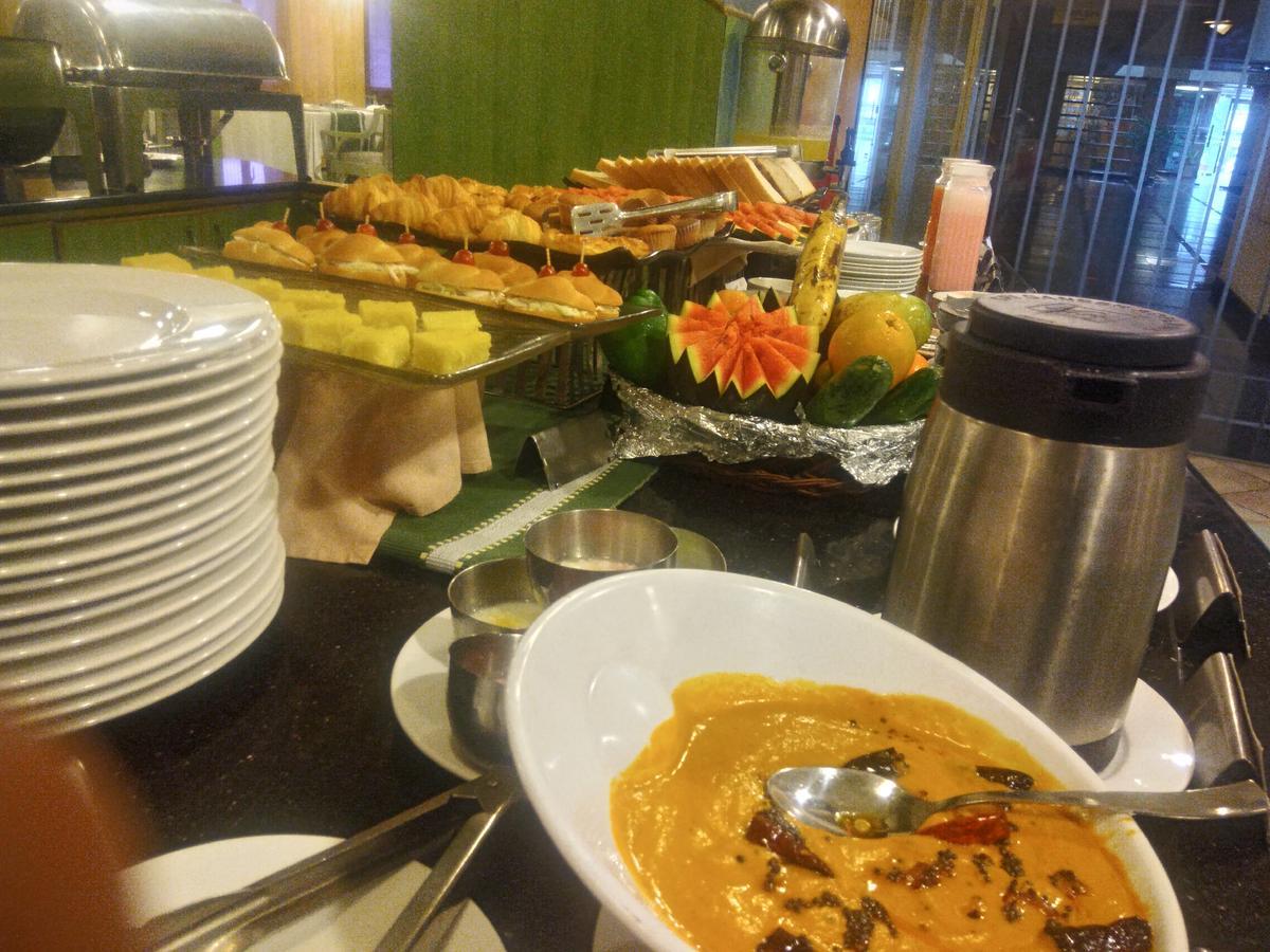 Lotus 8 Hotel 니둠바서리 외부 사진