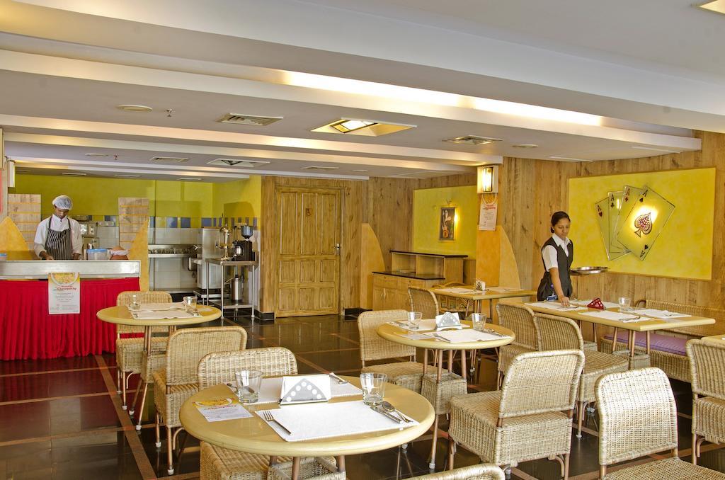 Lotus 8 Hotel 니둠바서리 외부 사진